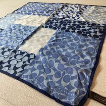 コーチ　スカーフ　シルク　シグネチャー　ブルー系　約54×52cm_画像8