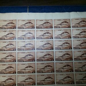0304F110 日本切手 富士箱根国立公園シート 壱銭五厘 50面シート ＊２枚貼りついてます グラシン紙貼りつき有の画像2