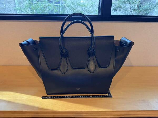 Celine original handbag. Black leather, excellent condition, bought at Barneys’s NY for $ 3,400. With original cloth bag.