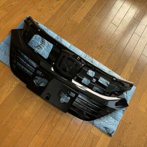 ◎希少◎良品 ホンダ ヴェゼル 後期 RU1 RU2 RU3 RU4 純正 フロント グリル ブラック 検索 無限 ベゼル VEZEL 71121-T7B-Z01-M1 エアロの画像1