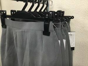 S0009-325C new goods [HINUCK] skirt size 5 number SS 5 sheets / gray x black ( same one commodity )/ high nak/ office work clothes /OL/ acceptance / uniform / office / small size 