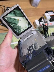 SONY ソニー　DCR-TRV50 カメラ　充電器＋バッテリー付き　通電済み　