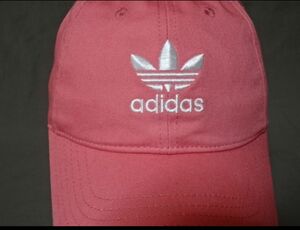 ★ 激レア USA購入 アディダス【adidas】製 シンプルなデザイン 三つ葉 ロゴ刺繍入り キャップ ピンク 中古良品 ★