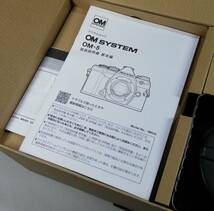 新品☆OM SYSTEM OM-5 クロ ボディ 1年保証☆送料無料！_画像3