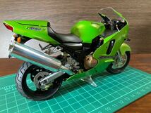 kawasaki ZX12R タミヤ TAMIYA バイク 中古 プラモデル 1/12スケール 完成品 カワサキ _画像3