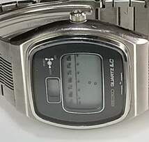 ジャンク 腕時計 SEIKO QUARTZ LC デジタル 0124-0030 ブラック盤 純正バンド_画像1