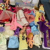 ［まとめ売り］リカちゃん Barbie人形　着せ替え人形 洋服 サーティーワン　Barbieハウス　家具 小物 大量セット　ゆ_画像3