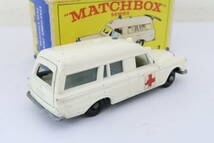 matchbox MERCEDES BENZ BINZ AMBULANCE ベンツ 救急車 イギリス製 難有 ヨコ_画像2