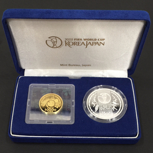  beautiful goods structure . department 2002 FIFA WORLD CUP KOREA JAPAN 1 ten thousand jpy gold coin / 1000 jpy silver coin set case attaching 