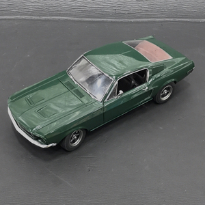 オートアート 1/18 Ford Mustang フォード・マスタング グリーン系 ミニカー ホビー おもちゃ QG041-39