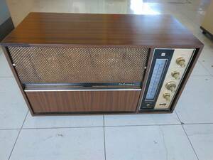 TOSHIBA MODEL FS-3100 vacuum tube radio AM/FM. reception do, sound out has confirmed 