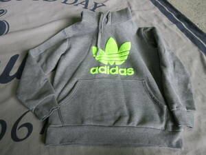 adidas　パーカー　サイズL★カ-16