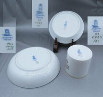 【こもれび】洋食器●アウガルテン『イニシャルMカップ・イニシャルT小皿・ウィンナーフラワーシクラメン小鉢　3点まとめて』ハンドペイン_画像2