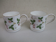 【Y10/G4】美品 WEDGWOOD ウェッジウッド ワイルドストロベリー マグカップ BONE CHINA ペア _画像1