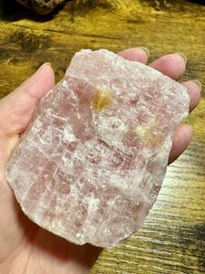 ■ ローズクォーツ 水晶 原石 75.3mm 297g 鉱物 天然石 ☆。.:＊・゜