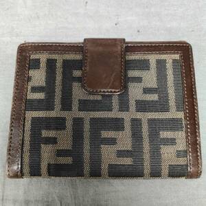 060307 257505 FENDI　フェンディ　財布　ズッカ柄　ブラウン　服飾小物　ファッション小物　ブランド　USED品