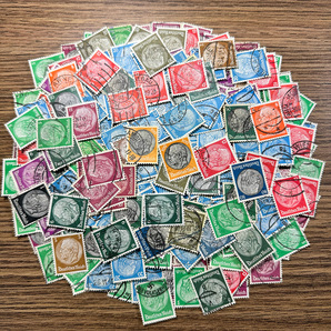 【ドイツ（ナチスドイツ）】1932年～ヒンデンブルクメダリオンシリーズ使用済み切手300枚大量まとめてロット！お買い得！！(gw_i8kXDpY)の画像1