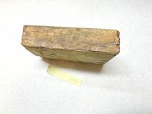 古い 天然砥石 正本山 マルカ 中山 1064g 11.5x13x3.3cm 黄板グラデーションきれい！ 仕上砥石 硬質 鏡面系 / 剃刀 鑿 鉋 超仕上 大工道具_画像2