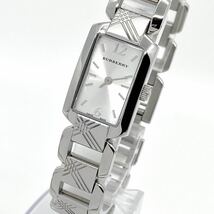 美品 BURBERRY 腕時計 チェック柄 レクタンギュラー バーインデックス 2針 クォーツ quartz Swiss シルバー 銀 バーバリー Y584_画像1