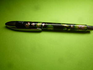 韓国　蓮に蝶の螺鈿柄のボールペン 高級ボールペン