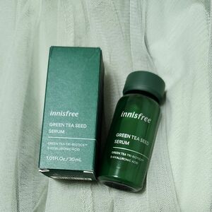 イニスフリー　グリーンティー　シードセラム　30ml　箱つき　　　　　innisfree