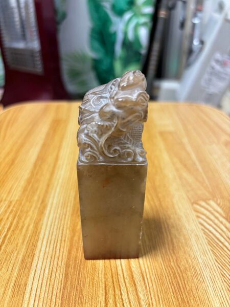 最終 旧蔵した中国書道篆刻品 貴重高級印材 龍紋細工彫刻 天然印石です。
