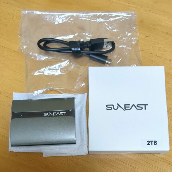 SUNEAST ポータブル SSD 2TB 3年保証 USB3.1 Type-C 最大読込速度560MB/秒 USB Type-C