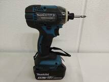 工1075-382♪【100】 makita マキタ TD149DRFX 充電式インパクトドライバ バッテリー2個・充電器付属 現状品_画像3