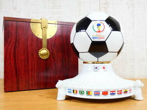 2002年 FIFA W杯 日韓ワールドカップ 記念品 陶器製 サッカーボール 置物 出場国一覧 趙京 趙京洙 白磁 @100(3)