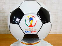 2002年 FIFA W杯 日韓ワールドカップ 記念品 陶器製 サッカーボール 置物 出場国一覧 趙京 趙京洙 白磁 @100(3)_画像3