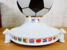 2002年 FIFA W杯 日韓ワールドカップ 記念品 陶器製 サッカーボール 置物 出場国一覧 趙京 趙京洙 白磁 @100(3)_画像4