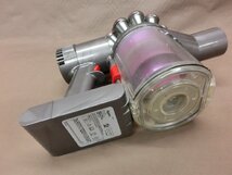 【N-5932】dyson ダイソン V6コードレスクリーナー DC74 掃除機 清掃済 充電器 サイクロン掃除機 通電のみ 現状品【千円市場】_画像4