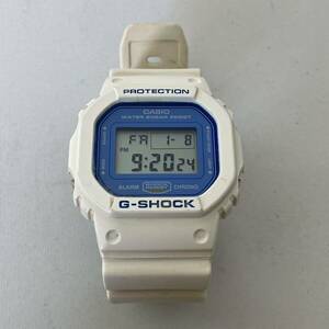 ▽【500円スタート】CASIO カシオ 腕時計 G-SHOCK DW-5600WB スクエア デジタル アラームクロノ クォーツ メンズ ホワイト×ブルー 稼働品