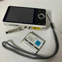 □【500円スタート】OLYMPUSオリンパス STYLUS VH-520 コンパクトデジタルカメラ ホワイト 箱・取扱説明書・ケース付き_画像8