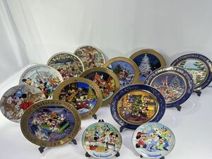 Disney ディズニー ミッキー ミニー クリスマスプレート 　1991〜1997 　2000〜2002+絵皿 4枚 　計14枚セット 　中古品　 皿立付き