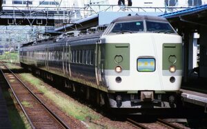 068　【３５㍉ネガ】183系（あさま色）　妙高号マーク　直江津駅　　カラーネガ１コマ