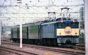 129　【３５㍉ネガ】EF64 39＋旧型客車　セピア色の大糸線マーク　　塩尻大門　カラーネガ１コマ