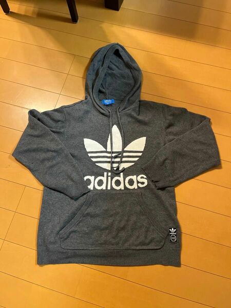 adidas ニットパーカー