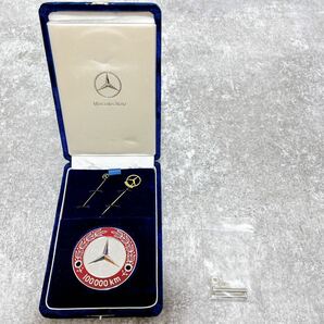 非売品 赤 メルセデス ベンツ 10万キロ 100000km 走行 記念 バッジ バッチ ピン Mercedes-Benz 激レア 希少 レッド 表彰の画像6