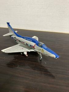  figure toy SKYHAWK jet machine 