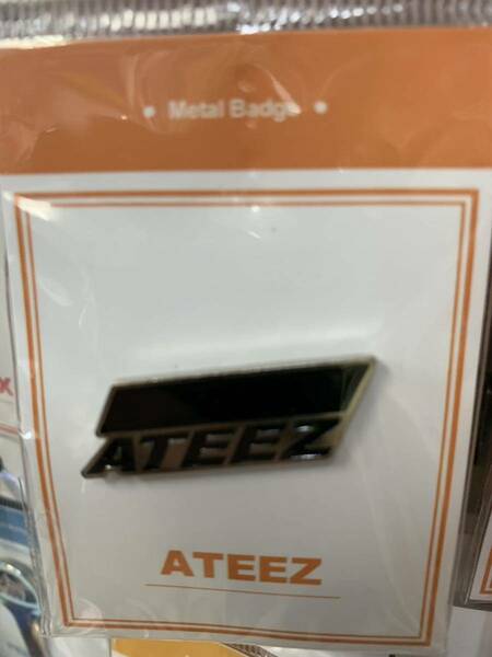 ATEEZ ロゴ　ピンバッジ