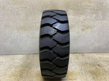 フォクリフト タイヤ 21X8-9（16）PR ダンロップ POWER LIFTER（M）中古1本 2014年製　バリ山_画像1