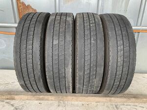 送料込み！205/75R16 BRIDGESTONE R207 22,23年製　中古トラックタイヤ４本セット