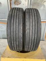 送料込み！205/70R16 BRIDGESTONE R202 21年製 5mm 中古トラックタイヤ２本_画像1