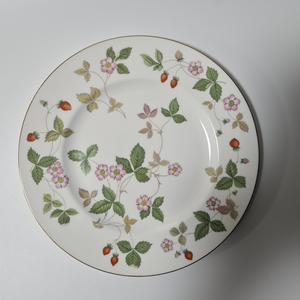 (16770)★送料無料★WEDGWOOD★ウェッジウッド★ワイルドストロベリー★大皿★プレート★直径２７.３㎝★黒壺印★