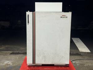 和歌山市 農機専門店☆ISEKI 農産物 冷蔵庫 FS800 100V 50/60Hz 769L 165kg 保冷庫 温度計表示で約2℃まで冷えました イセキ アグリ