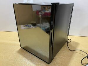 P● 【無音冷蔵庫】ミラーガラス ペルチェ式冷蔵庫 32L ブラック /S-cubism エスキュービズム WRH-M132
