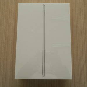 未開封 iPad 10.2インチ 第8世代 Wi-Fiモデル 128GB シルバー MYLE2J/Aの画像1