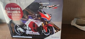 セキド　1/8　ホンダ　RC213V-S 　XRIDER サターン　フロントダブルディスク仕様　予備、オプションパーツ付き