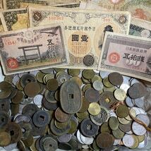 天保通宝含 大量古銭 銀貨 聖徳太子100円札など旧紙幣　近代古銭 日本銀行券 黄銅貨 青銅貨 古銭まとめ 紙幣まとめ 古銭大量 旧貨幣 P_画像1